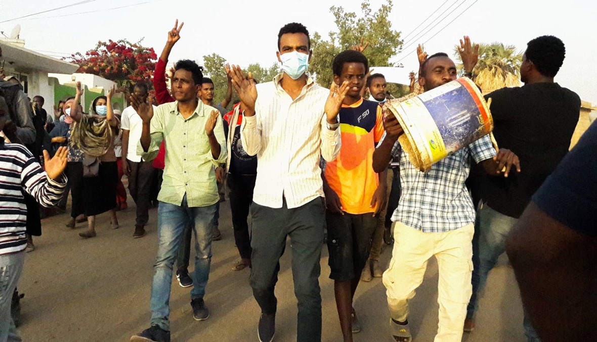غاز مسيل للدموع في الخرطوم: المحتجون واصلوا تظاهراتهم في السودان