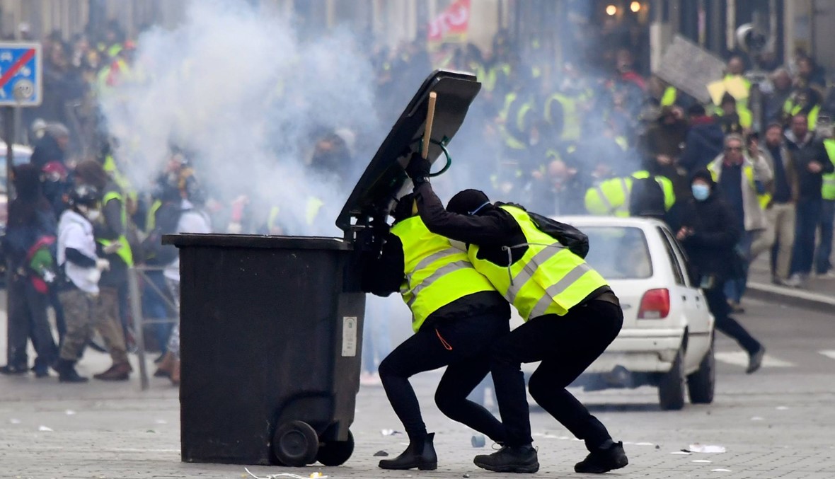 محتجو "السترات الصفراء" يتظاهرون لإدانة عنف الشرطة في فرنسا
