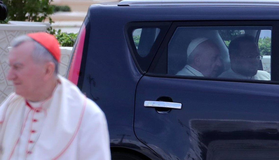 البابا فرنسيس يستهل جولته التاريخية بسيارة "كيا" متواضعة