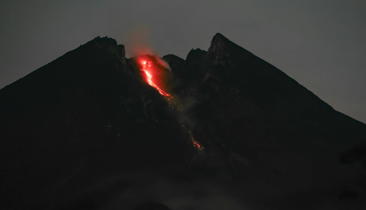"ميرابي" ثار... رماد وحمم بركانيّة تدفقت، وإندونيسيا تحذّر