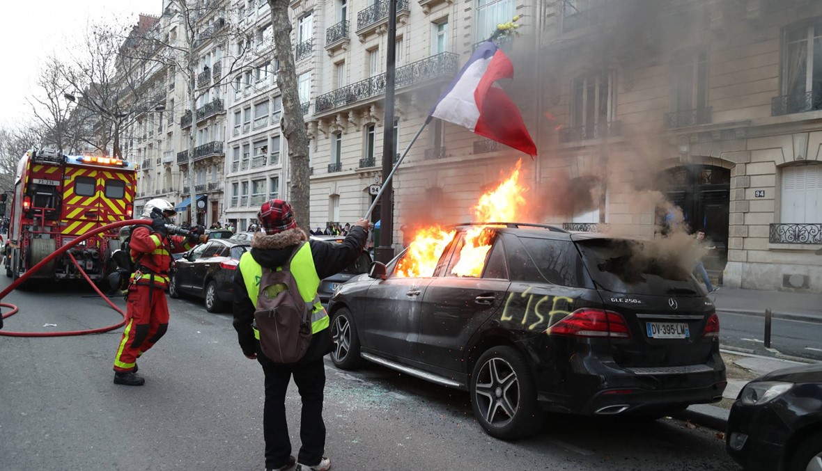 فرنسا: مسؤولون محليّون في مدن يطالبون بتعويض أضرار تظاهرات "السترات الصفر"
