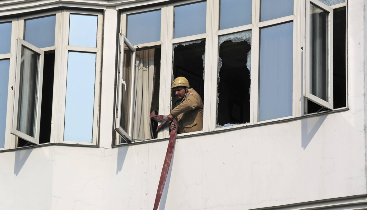 17 قتيلاً في حريق بفندق في نيودلهي