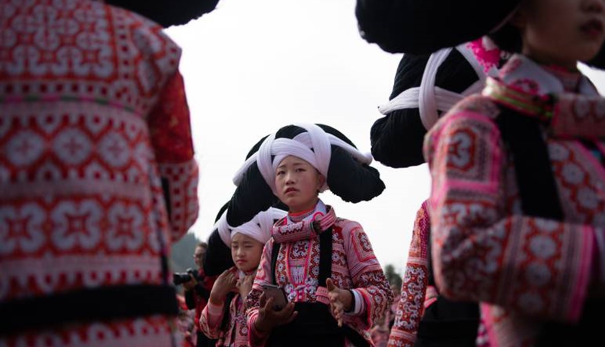 صينيات يضعن شعر أسلافهن للاحتفال بالسنة القمرية الجديدة