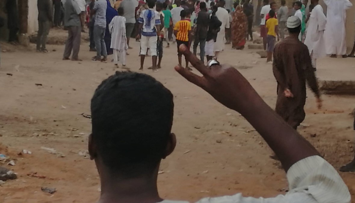 السودان: الشرطة تفرّق تظاهرة انطلقت نحو مقرّ الرئاسة... توقيف 26 ناشطاً معارضاً