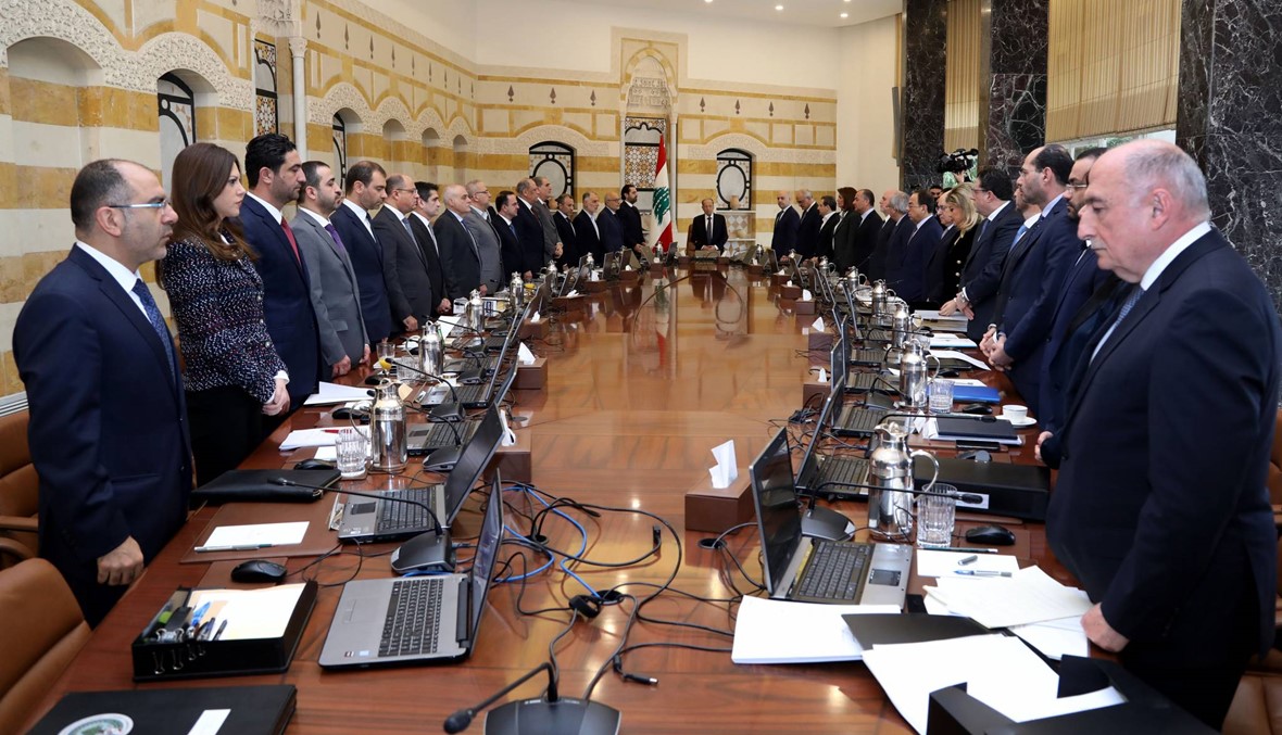 "عمل شيطاني" على طاولة الحكومة والحريري التزم الصمت