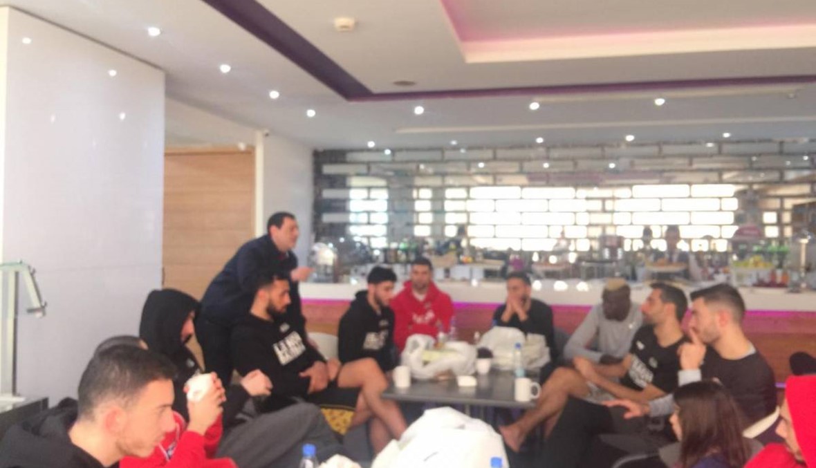 حلبي تناول الفطور مع لاعبي المنتخب وتفقد دورة المدربين الدولية في اللويزة
