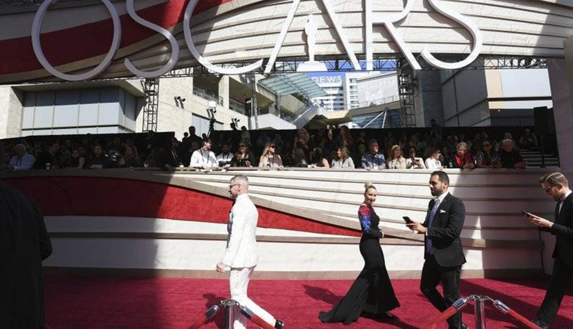 Curtain set to go up on a host-less but drama-filled Oscars