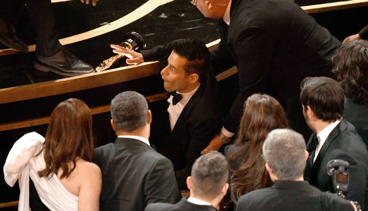 رامي مالك في موقف محرج بعد تسلمه جائزة الأوسكار (فيديو)