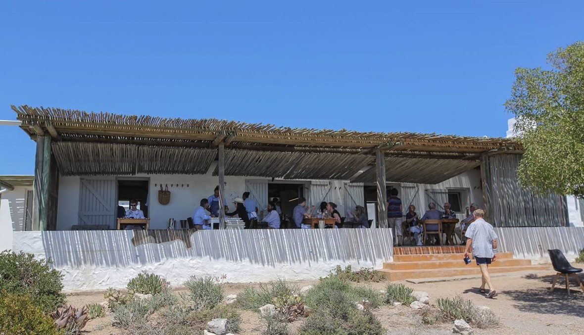 "مطعم العام" في جنوب إفريقيا يتسع لعشرين شخصاً ومتمسك بنمطه المستدام