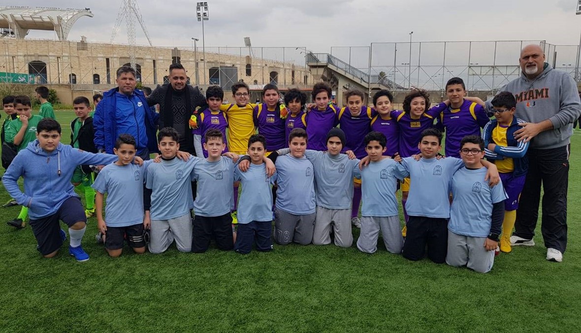 كرة قدم مصغّرة وكرة سلّة مدرسية في بيروت