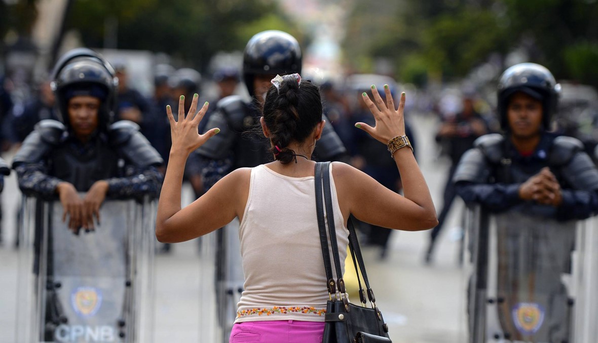 فنزويلا من دون كهرباء لليوم الثالث: الحركة شبه متوقّفة، وغوايدو يدعو إلى مسيرة وطنيّة