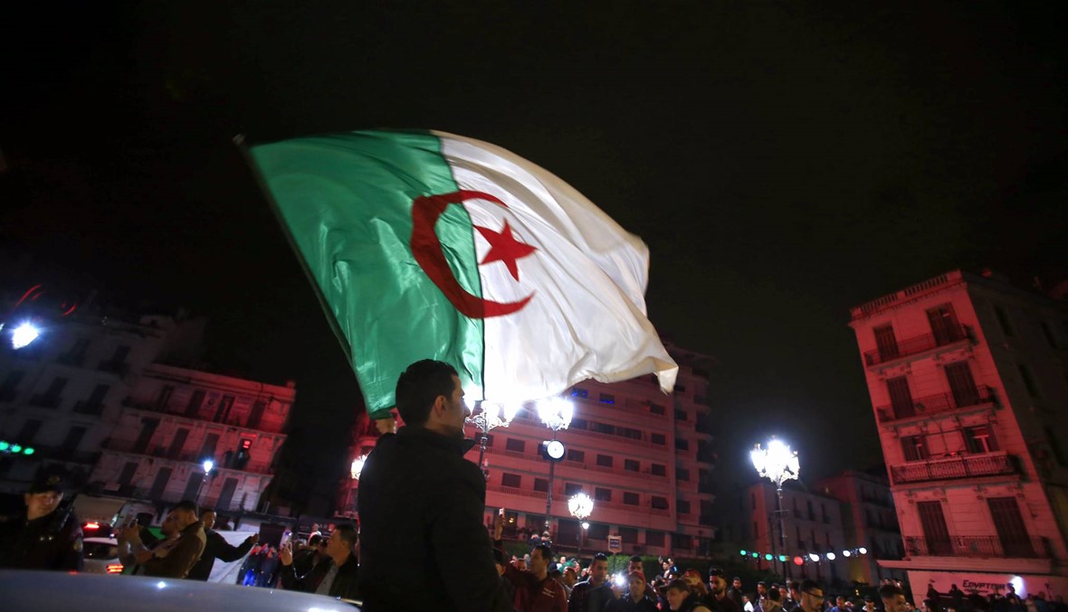 تظاهرة طلابية جديدة وسط الجزائر... "طلبة صامدون للتمديد رافضون"