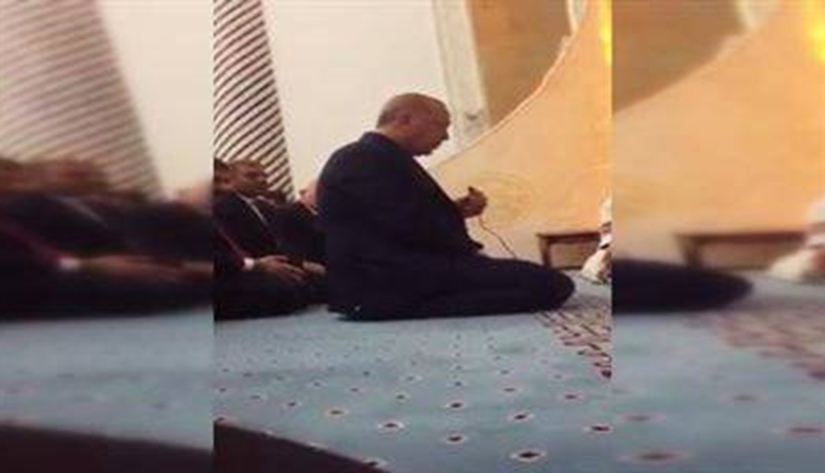 بالفيديو: أردوغان يتلو القرآن في مسجد في لواء الإسكندرون