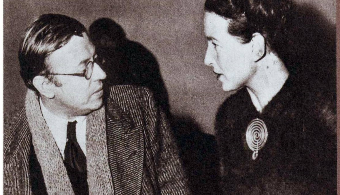 سيمون دو بوفوار "ملهمة النساء"... سارتر لم يتردَّد في الاعتراف بأنه "مدين لها بكلّ شيء"