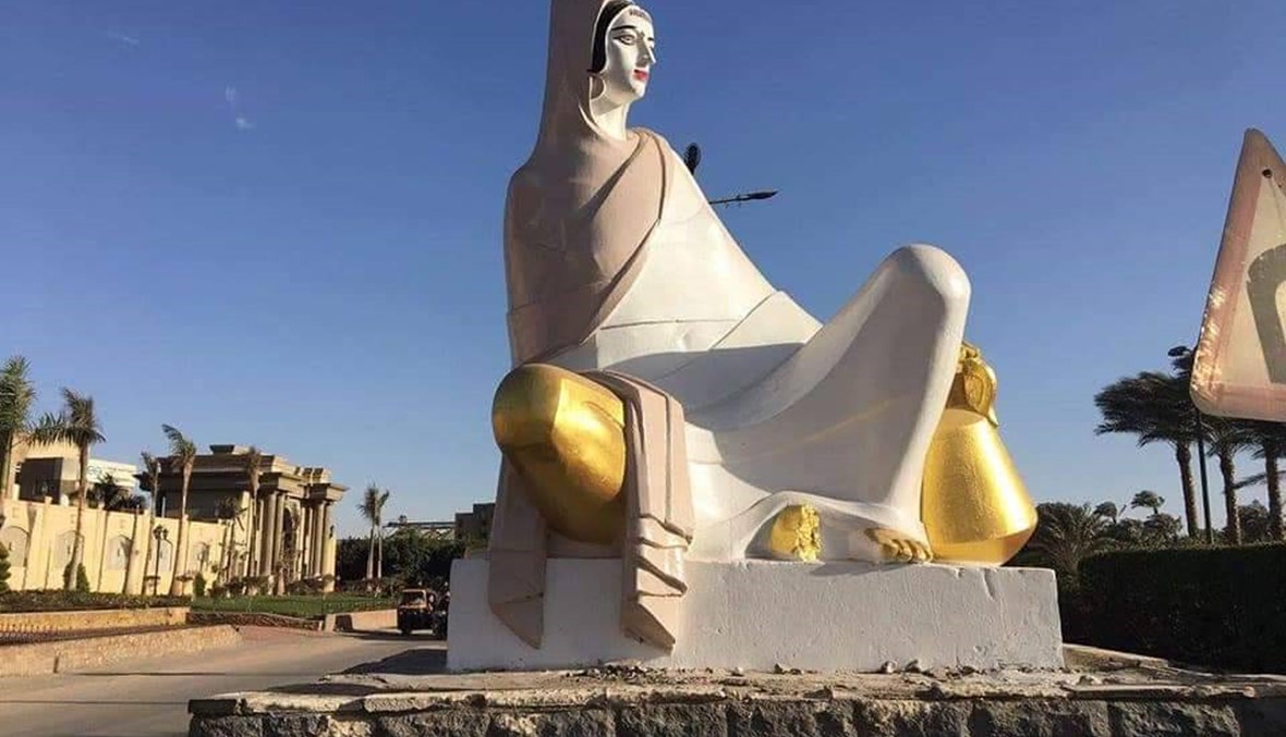 تمثال بساق عارية وأصابع مقطوعة يثير الجدل في مصر.... ما قصته؟
