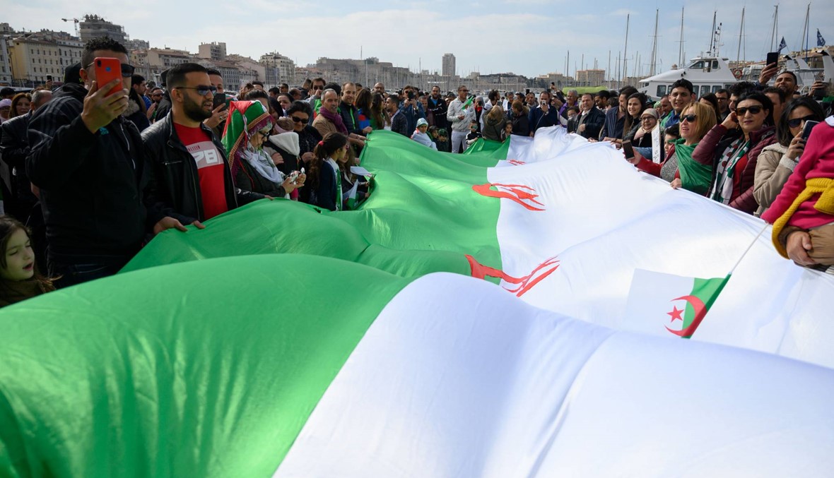 الجزائريون إلى الشارع للأسبوع الرابع: "المطر لن يوقفنا عن مواصلة ضغوطنا"