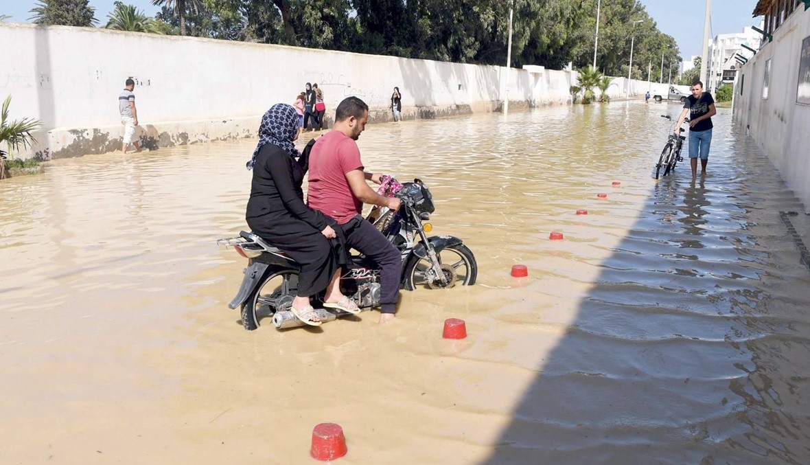 فيضانات وتقلّبات جويّة في تونس: مقتل امرأة وطفلة جرفتهما المياه