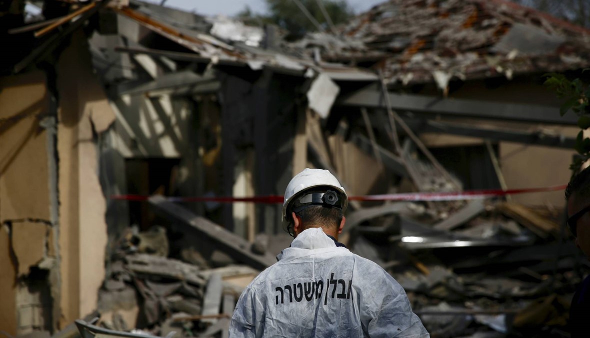 إصابة خمسة إسرائيليين إثر سقوط صاروخ على منزل شمال تل أبيب