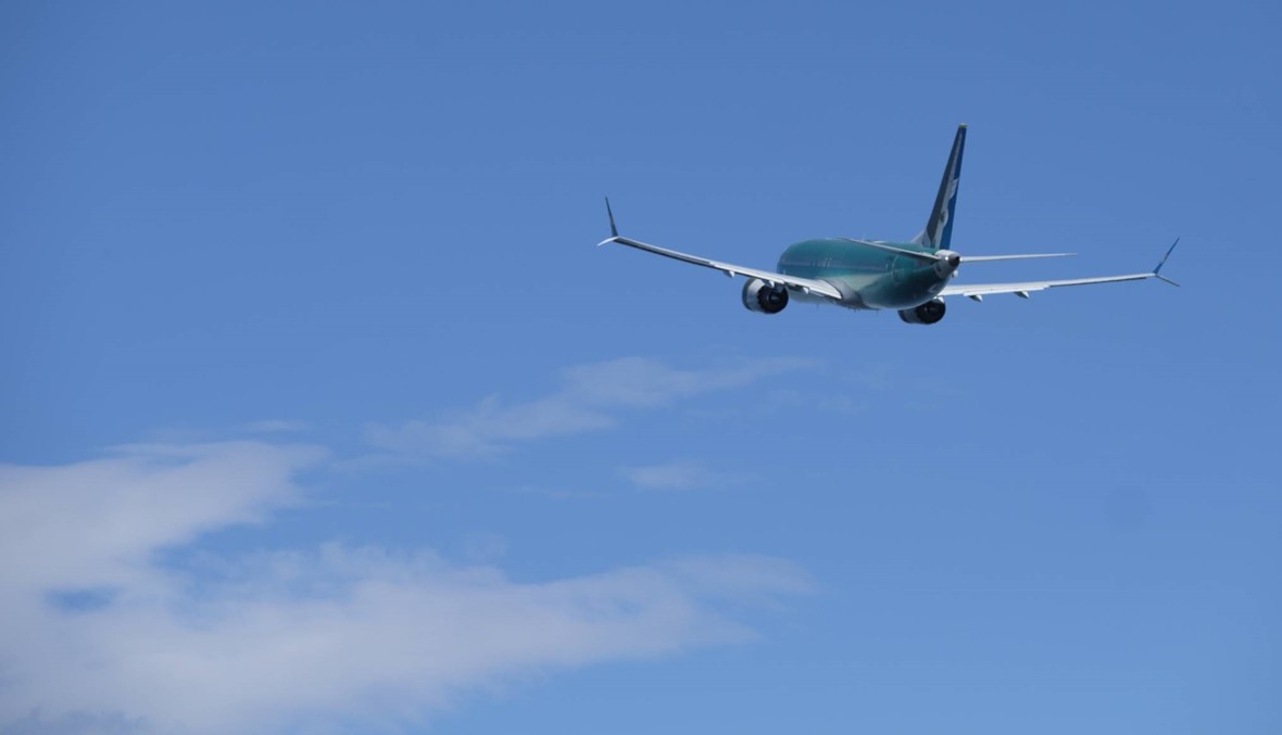 دخان تصاعد من قمرة القيادة: طائرة "بوينغ" أميركيّة هبطت "بسلام" في كاليدونيا الجديدة