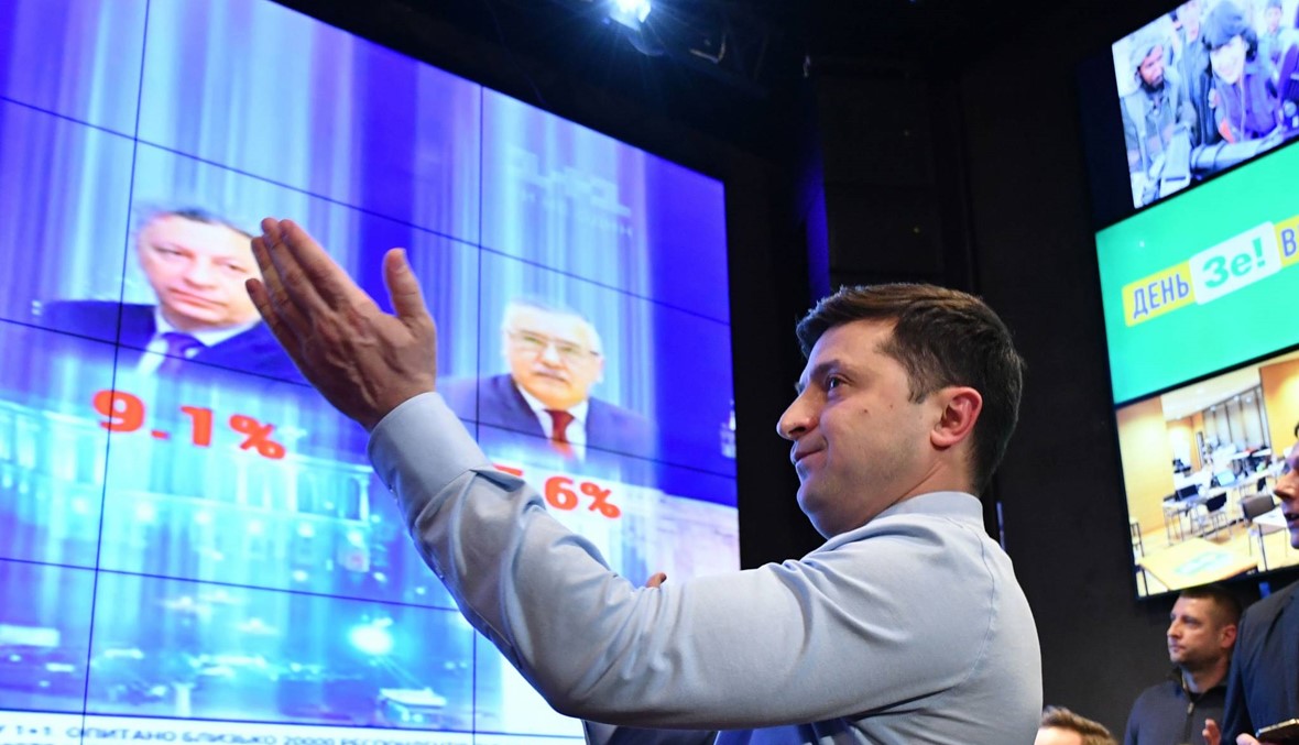 الممثل زلسنكي وبوروشنكو سيتنافسان في الدورة الثانية من الانتخابات الرئاسية في أوكرانيا