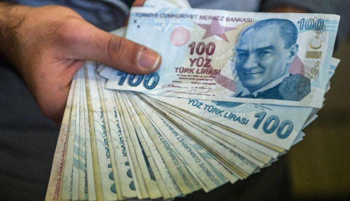 الليرة التركية تضعف 1.2 في المئة بعد انتخابات المحليات