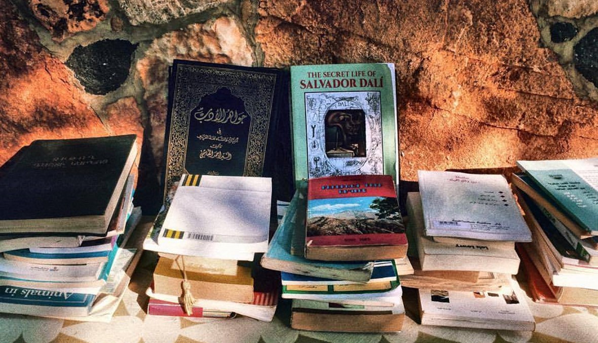 "ثروة ثقافية" من بيروت إلى بوداي... حمزة شمص يحوّل دكان جده مكتبةً