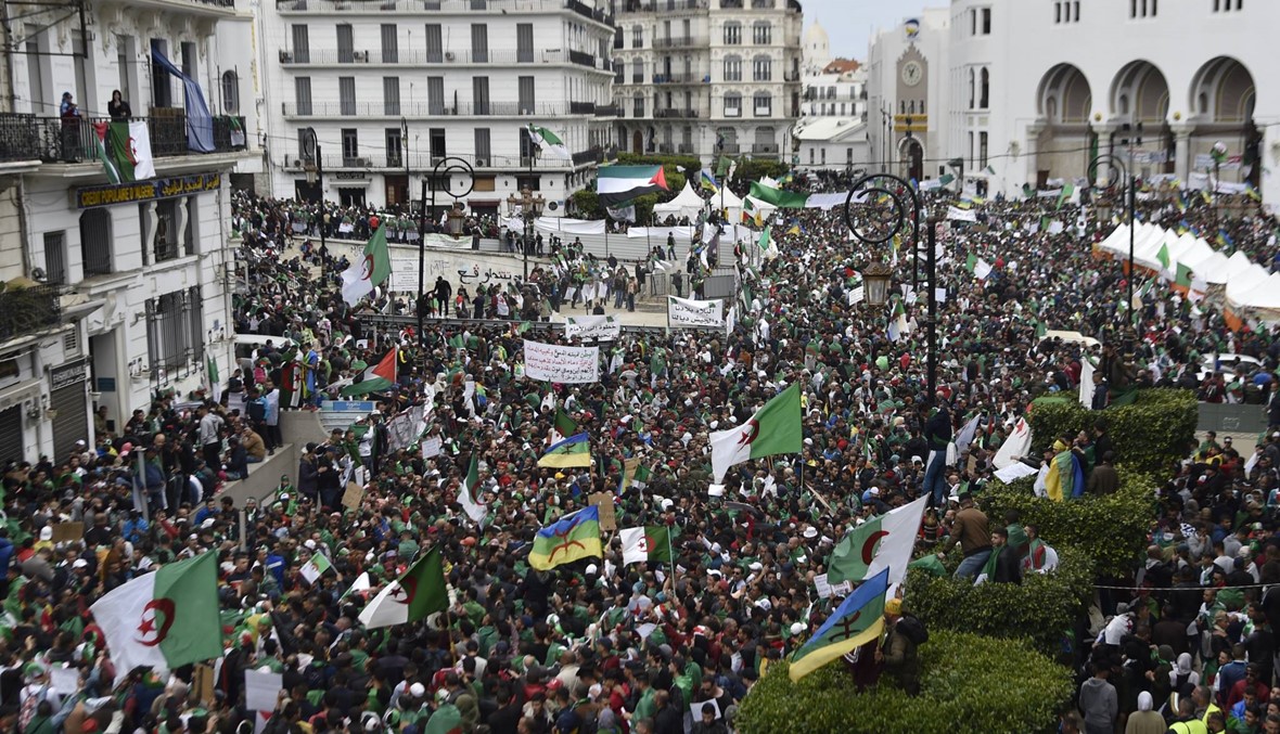 عشرات آلاف الجزائريّين تظاهروا للجمعة السابعة على التّوالي: "لن نسامح، لن نسامح"