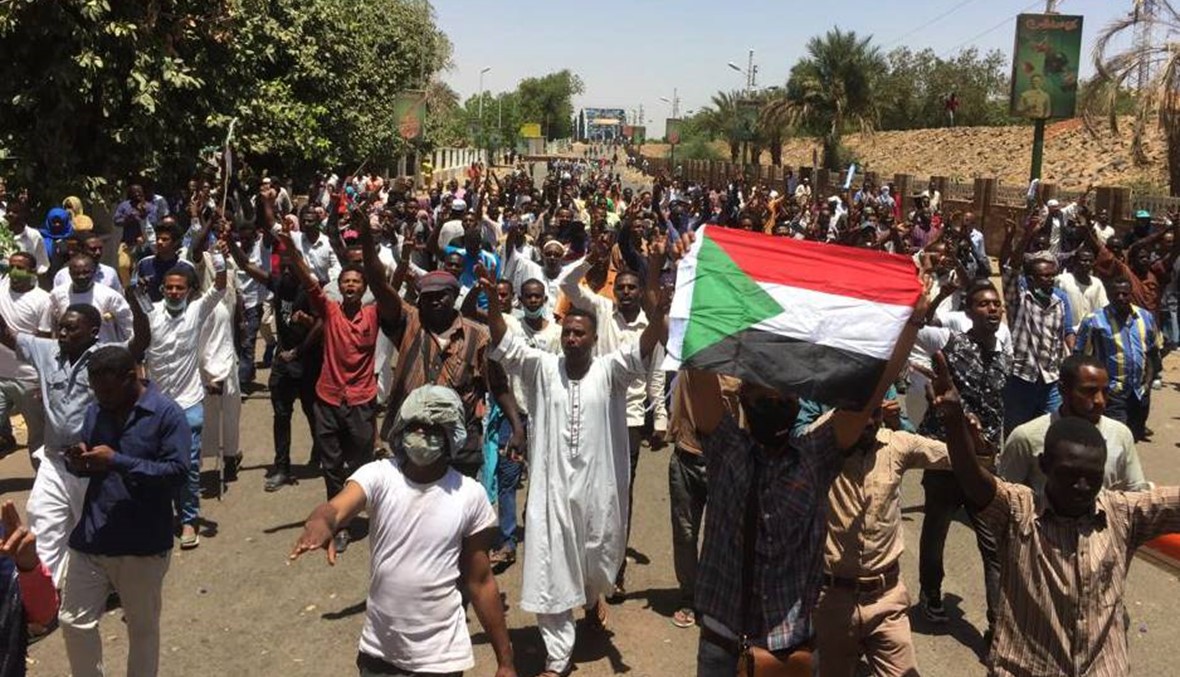 السودان: المحتجّون يدعون الجيش إلى مفاوضات حول "انتقال سلمي للسلطة"