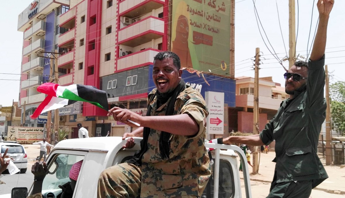 السودان: الجيش يعلن "اقتلاع" نظام البشير... الرئيس محتجز "في مكان آمن"