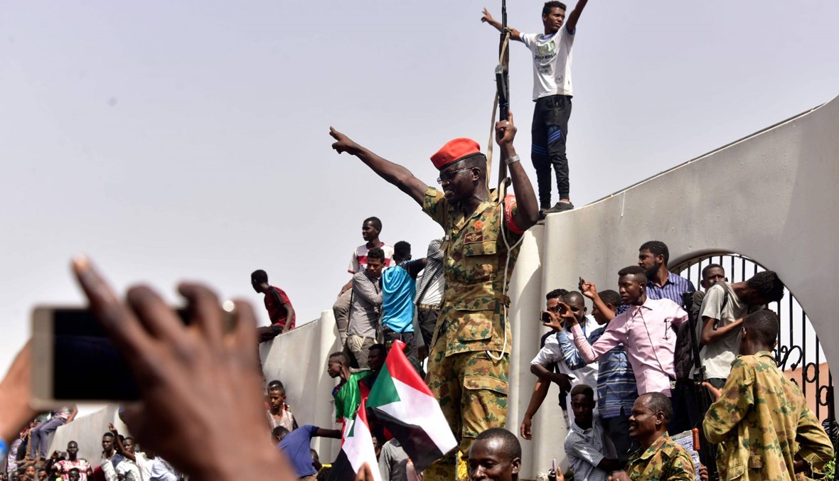 البشير بين انقلابين والسودان إلى المجهول