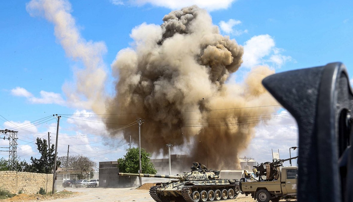 أصوات الانفجارات تهزّ طرابلس:  قتال عنيف حول مطار مهجور، وآلاف السكان يفرّون