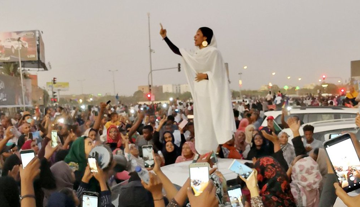 السودان راقصاً بين ماضِيَيْن.. فقط