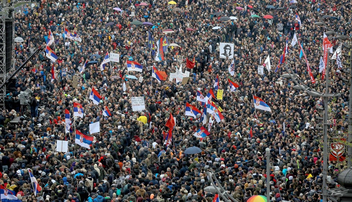 آلاف ينظّمون مسيرة احتجاج في بلغراد: "لانهاء حكم الرئيس وحزبه"