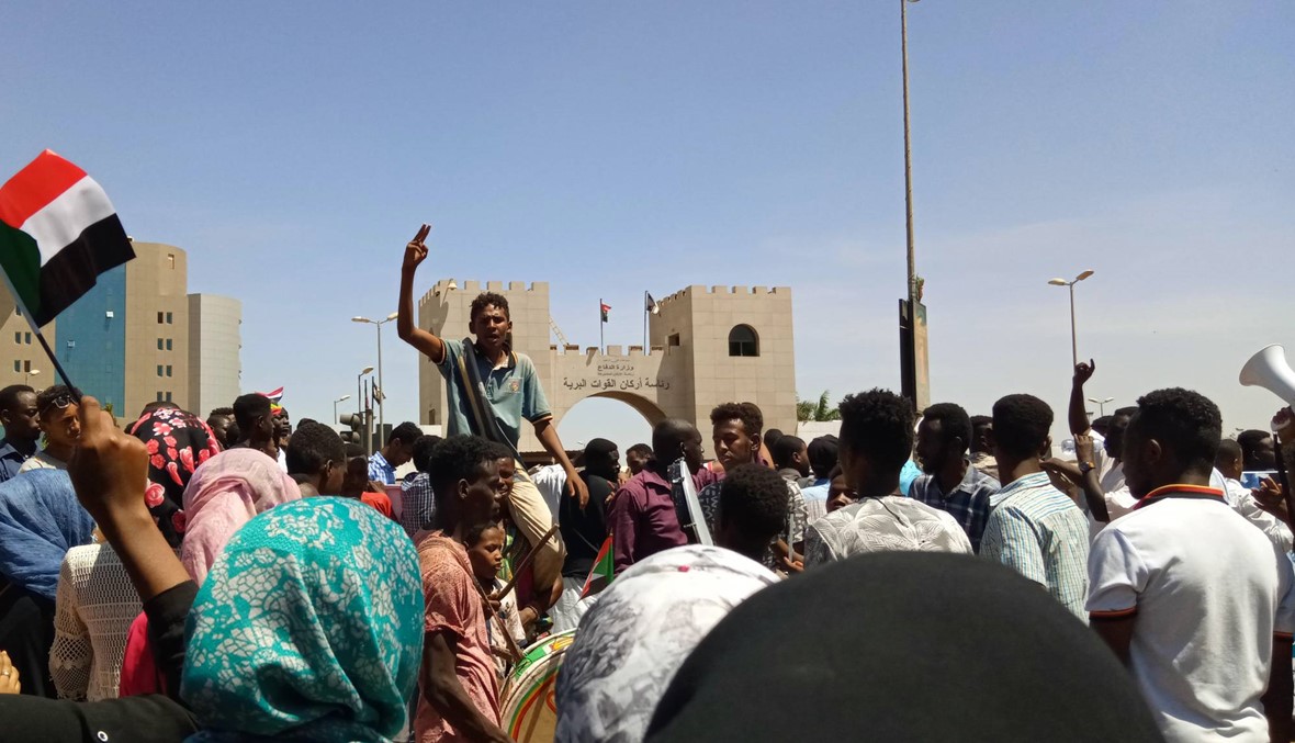 السودانيّون واصلوا التّظاهر: ضغوط على المجلس العسكري لتشكيل "حكومة مدنيّة"