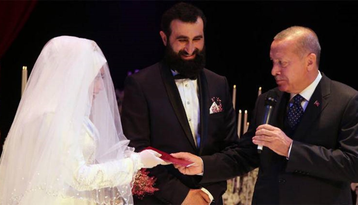 بغياب القائد أرطغرل... إردوغان شاهداً على زواج أحد أبطال "قيامة أرطغرل"