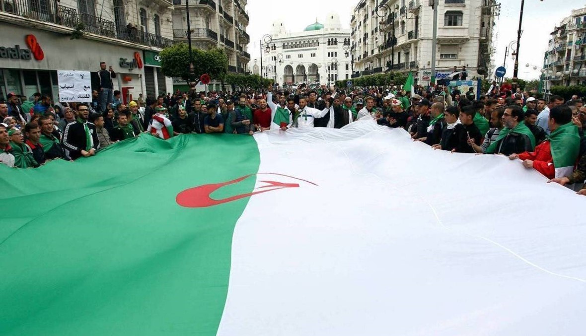 "سلمية، رغم الاستفزاز والغاز"... الجزائر مستمرّة في التظاهر