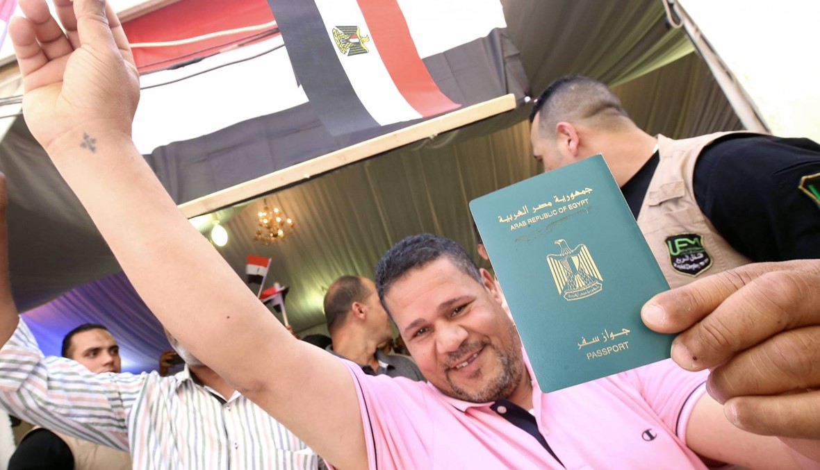 المصريون يصوتون في استفتاء على تعديلات دستورية تمدد حكم السيسي