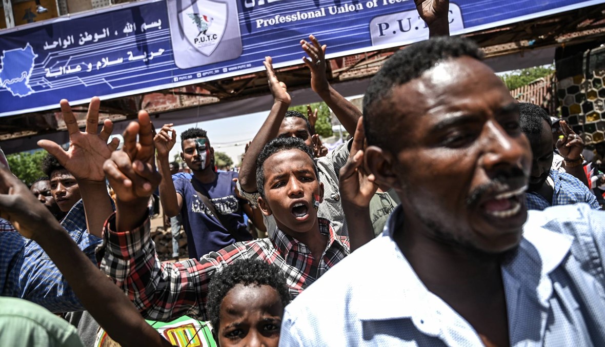السودان: رئيس المجلس العسكري يؤكّد "التزام نقل السلطة إلى الشعب"