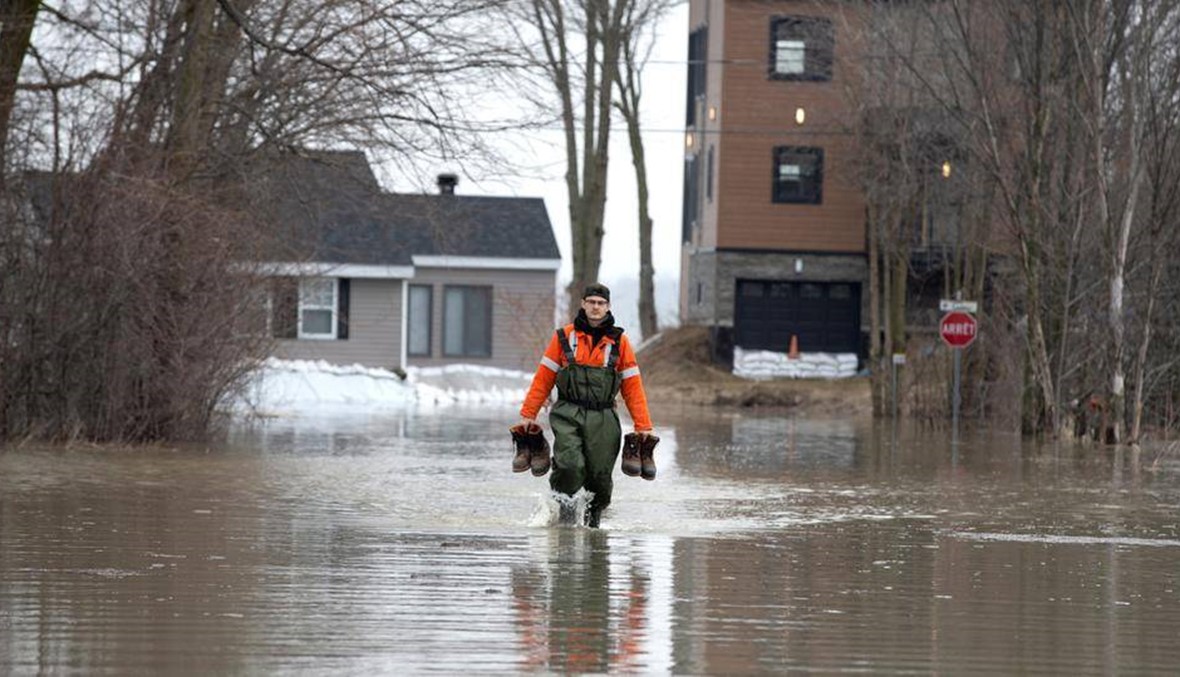 فيضانات بشرق كندا والجيش يقدم المساعدة
