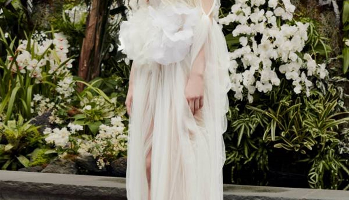 فيرا ونغ تتألق في أسبوع الموضة للعروس في نيويورك
