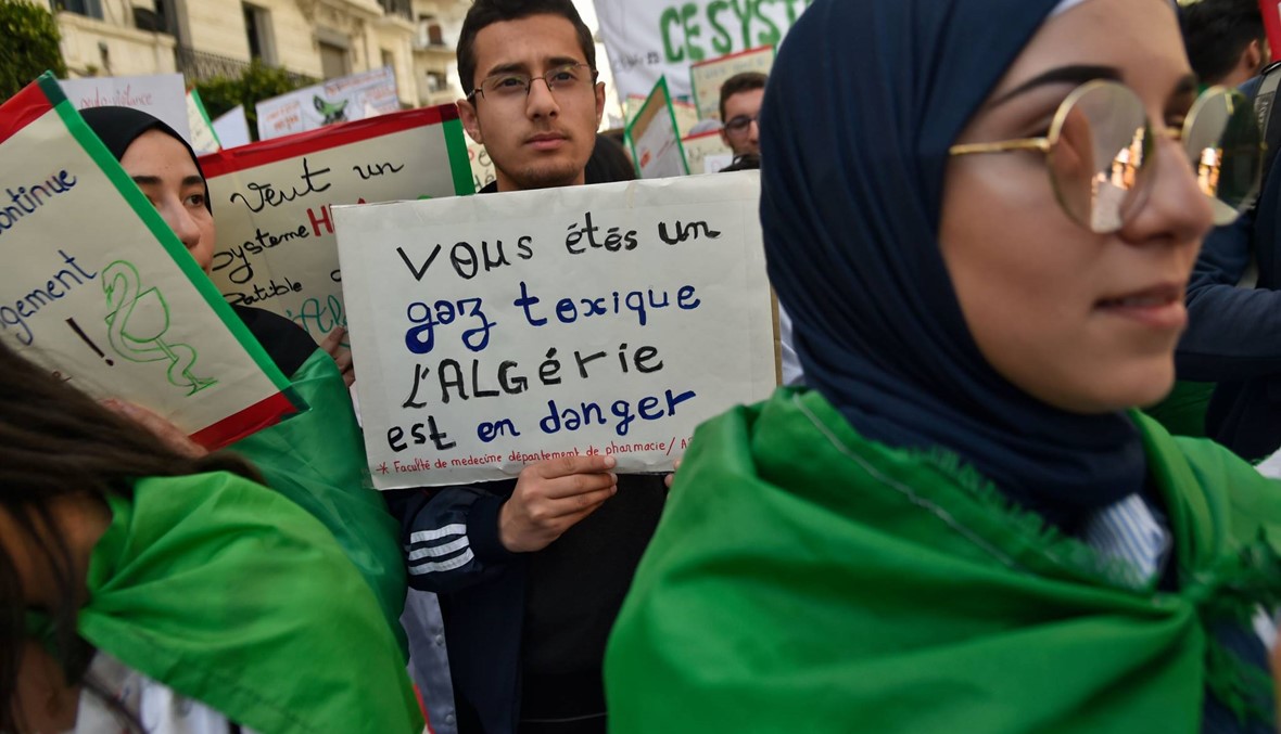 توقيف ثلاثة رجال أعمال جزائريين مقربين من بوتفليقة