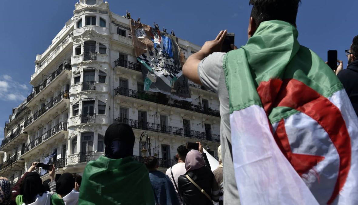 الجزائر: تظاهرات طالبية للأسبوع العاشر... "دعونا نبني دولة القانون"