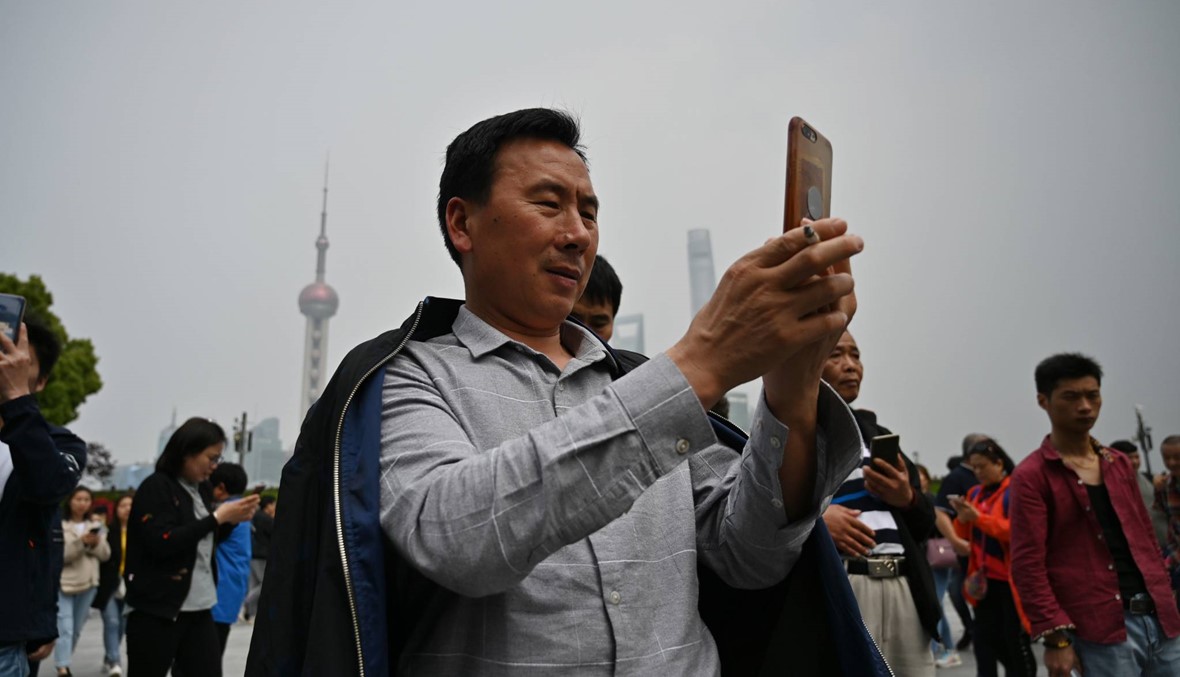 "هيومن رايتس ووتش": الصين تراقب مسلمي شينجيانغ عبر تطبيق على الخليوي