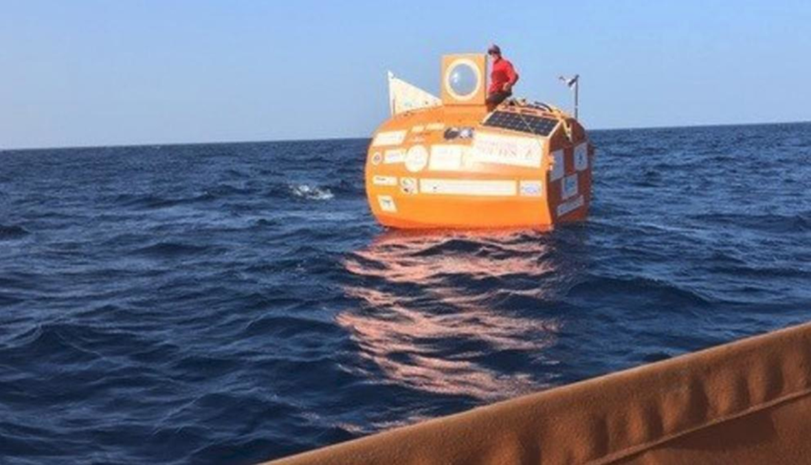 مغامر سبعيني يعبر المحيط الأطلسي في "برميل"