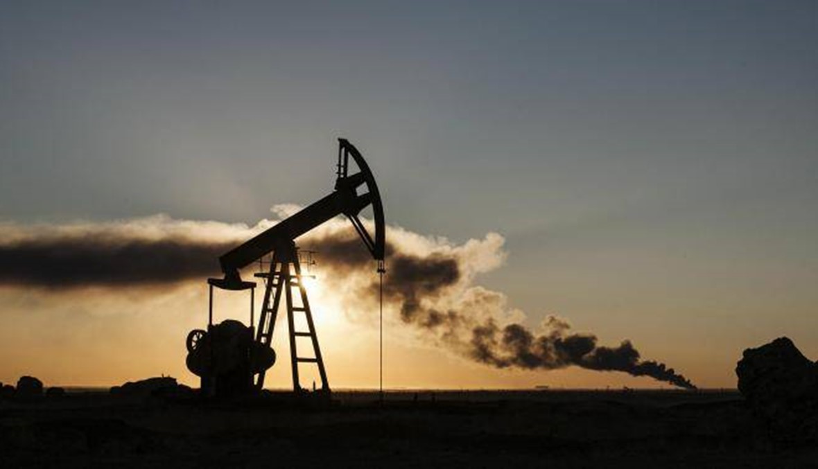 النفط متباين وسط حرب التجارة وعقوبات إيران وفنزويلا