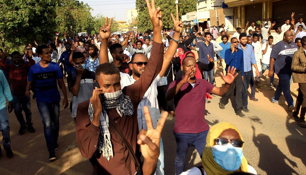 تعليق التفاوض بين العسكريين وقادة الاحتجاج في السودان عقب اطلاق نار في محيط اعتصامهم