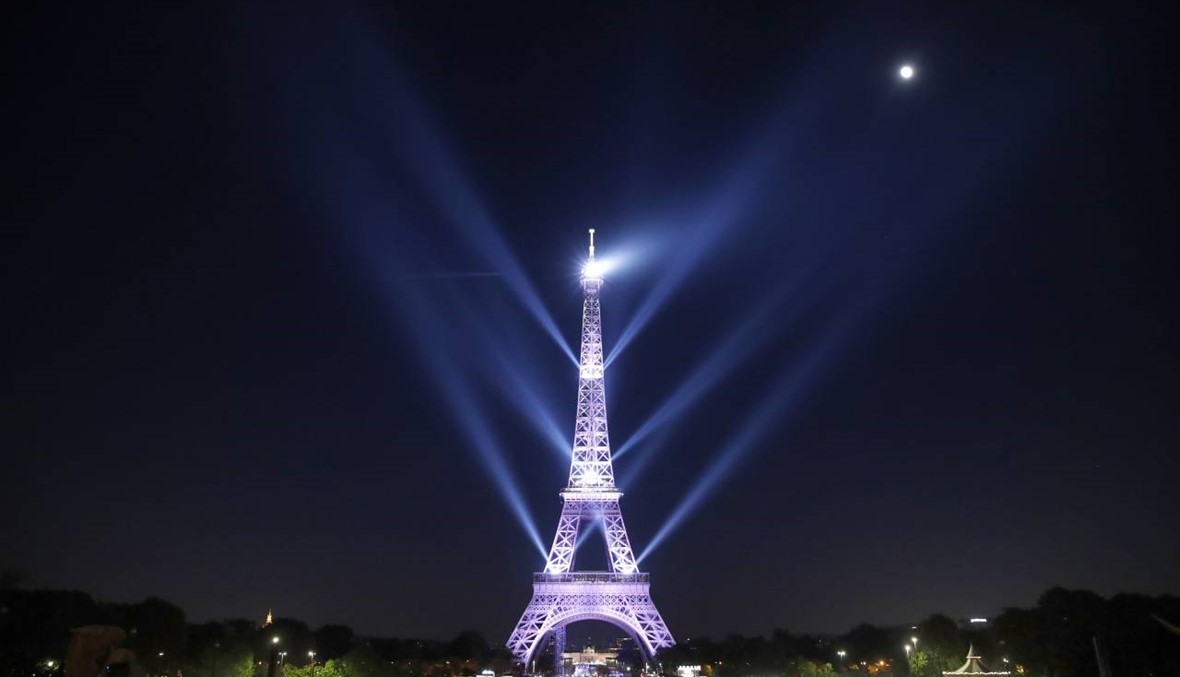باريس تحتفل بذكرى مرور 130 عاماً على إنشاء برج إيفل