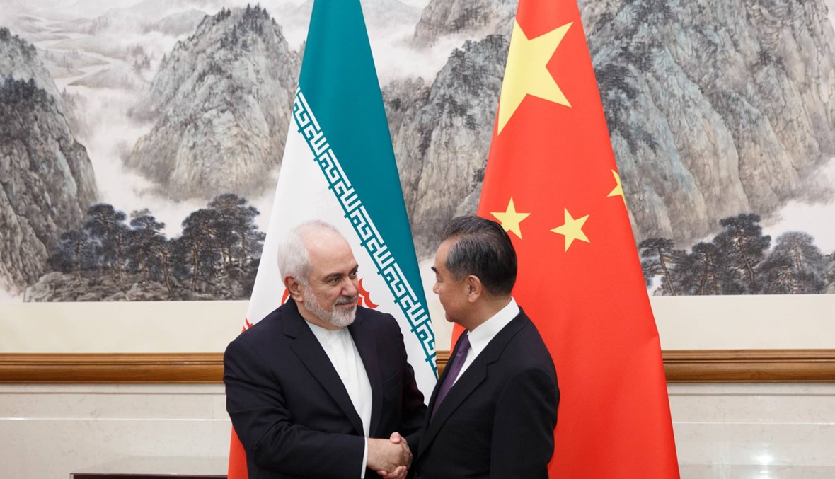 ظريف يدعو من بيجينغ "أصدقاء" إيران إلى اتّخاذ "خطوات ملموسة" لإنقاذ الاتفاق النووي