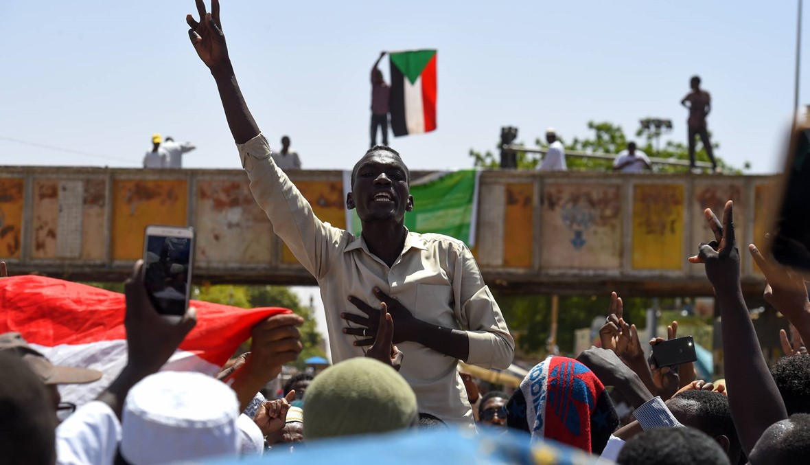 السودان: المتظاهرون أزالوا المتاريس في الخرطوم