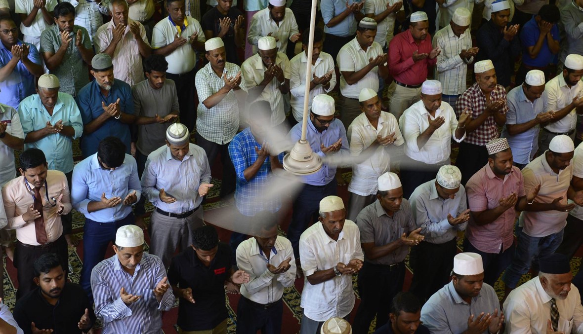 مساجد في سري لانكا تعرّضت للتخريب: المسلمون صلّوا بحماية جنود مسلّحين